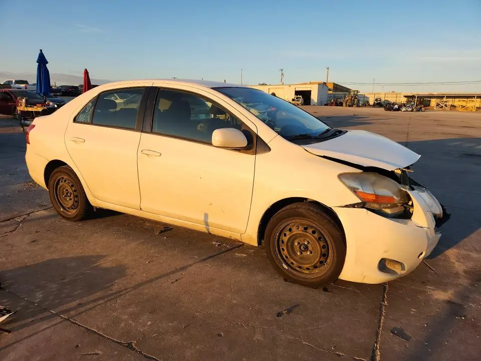 2010 TOYOTA YARIS BASE  