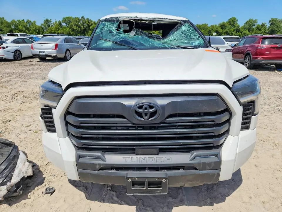 2026 TOYOTA TUNDRA SR5  
