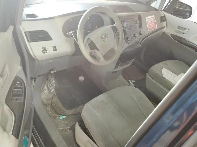 2011 TOYOTA SIENNA   