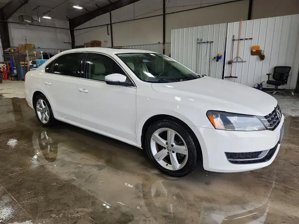 2013 VOLKSWAGEN PASSAT SE  