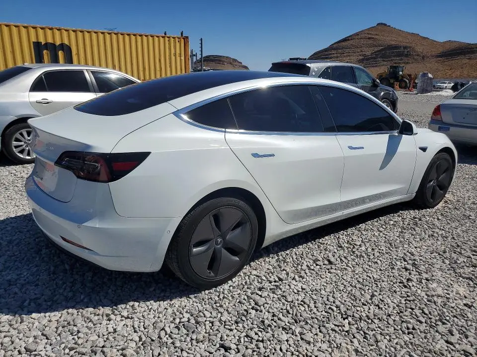 2018 TESLA MODEL 3   