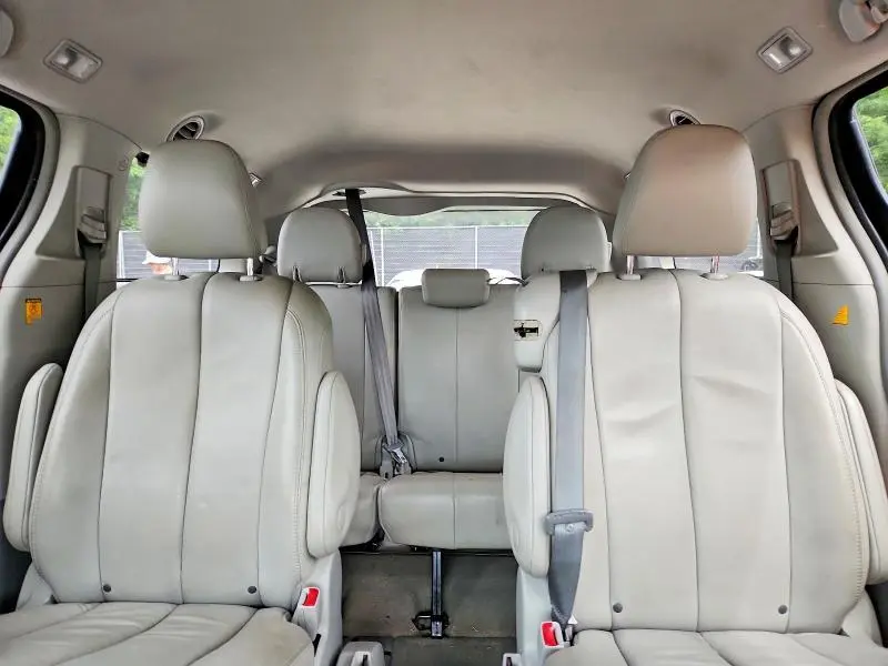 2013 TOYOTA SIENNA XLE 8-PASSENGER  