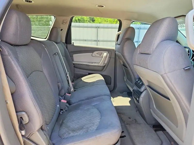 2010 CHEVROLET TRAVERSE LT  