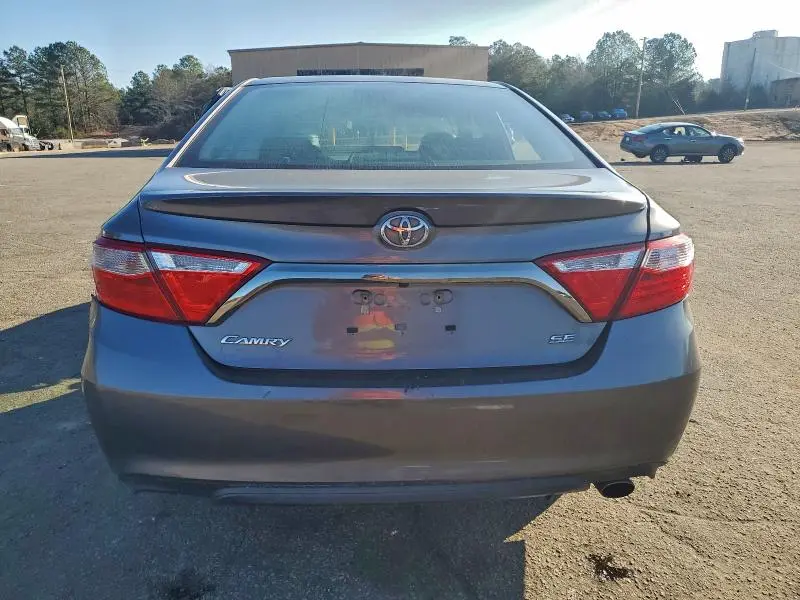 2016 TOYOTA CAMRY SE  