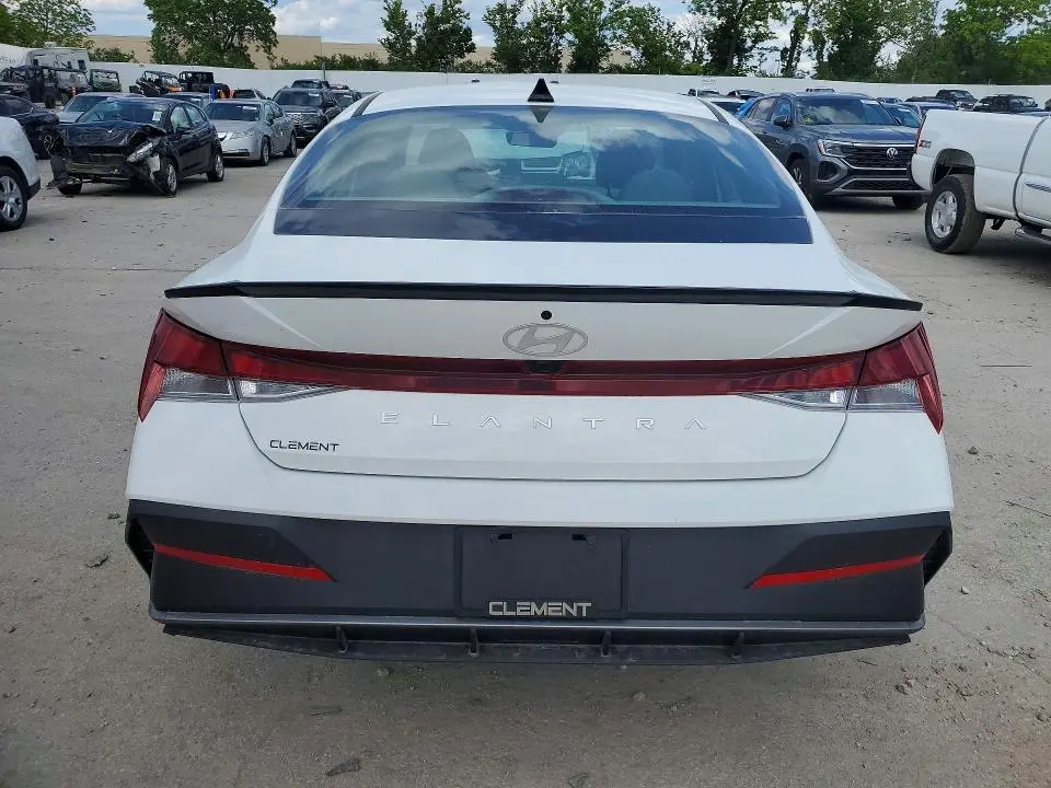 2025 HYUNDAI ELANTRA SEL SPORT  