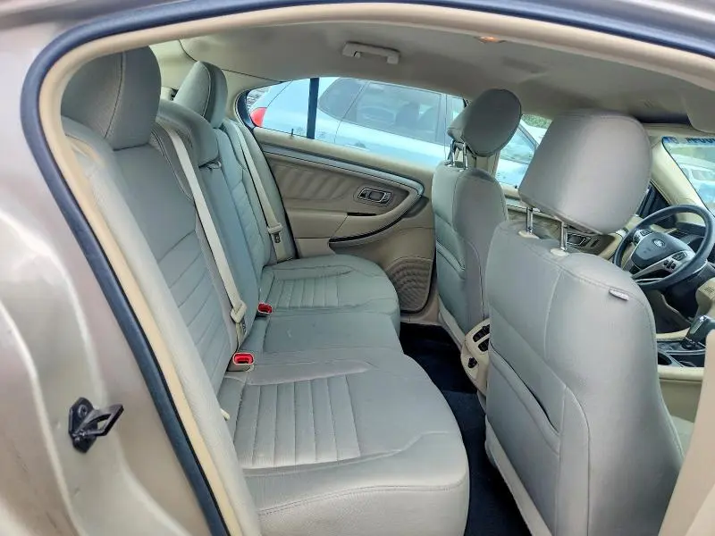 2018 FORD TAURUS SE  