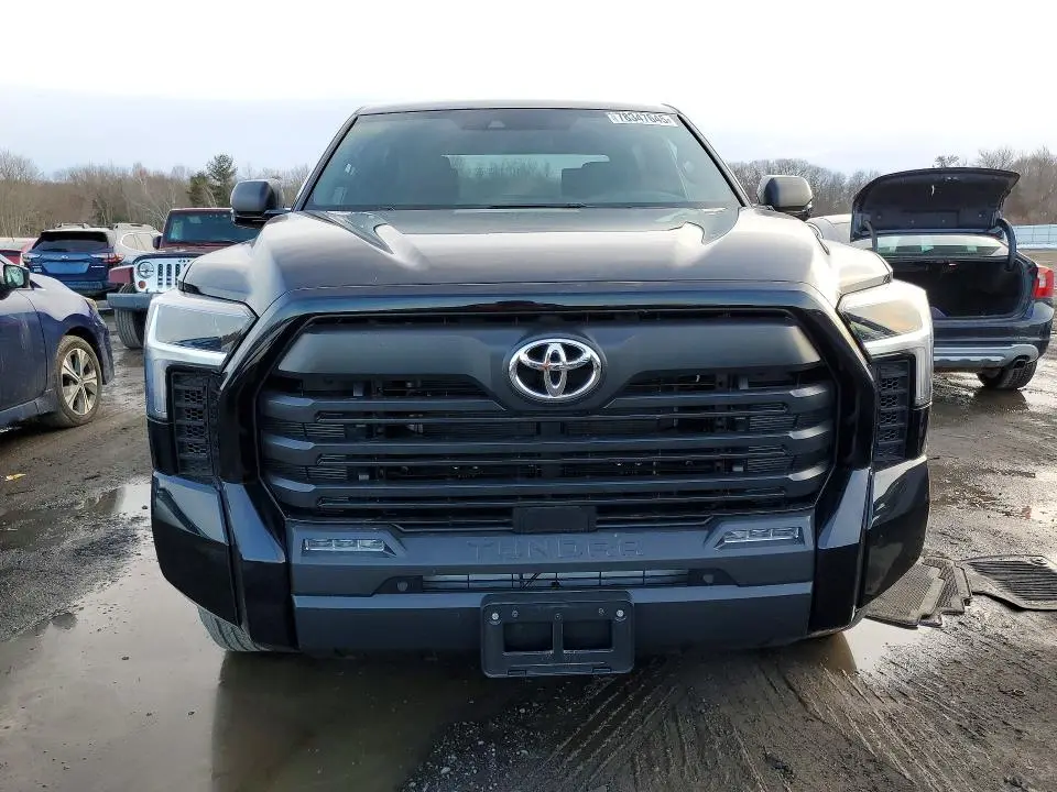 2025 TOYOTA TUNDRA SR5  