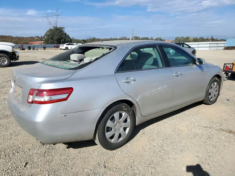 2011 TOYOTA CAMRY LE  