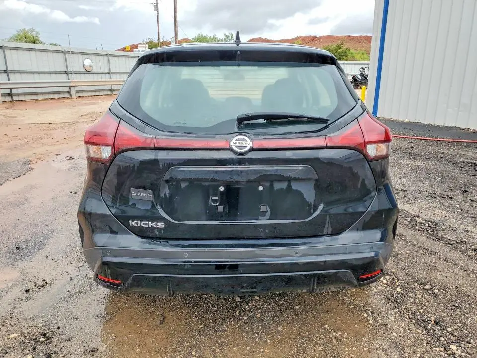 2021 NISSAN KICKS S  