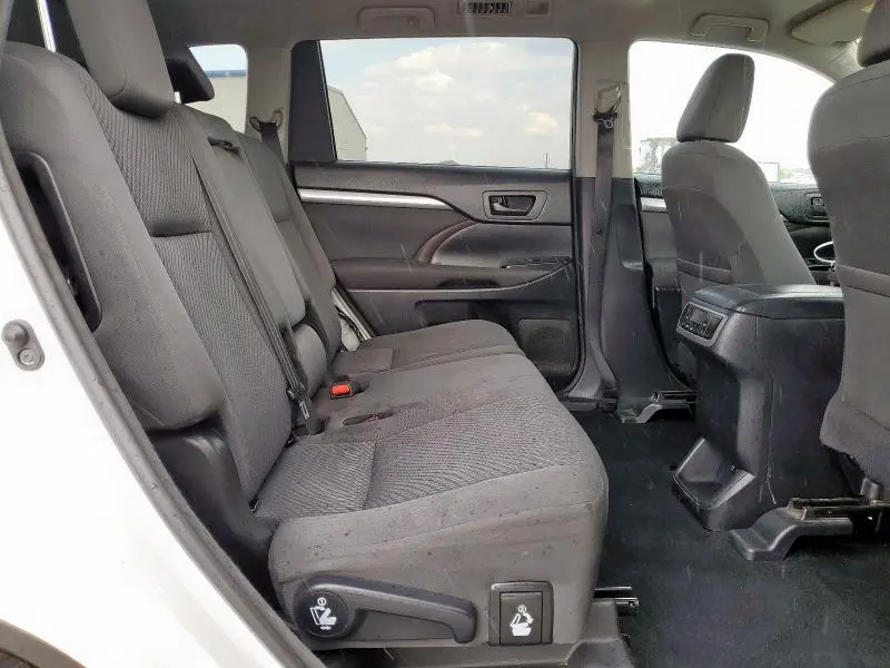 2017 TOYOTA HIGHLANDER LE  