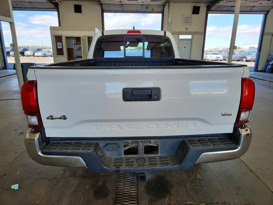 2018 TOYOTA TACOMA SR5 V6  