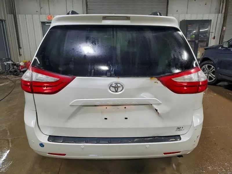 2015 TOYOTA SIENNA XLE  
