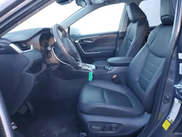 2025 TOYOTA RAV4 XLE PREMIUM  