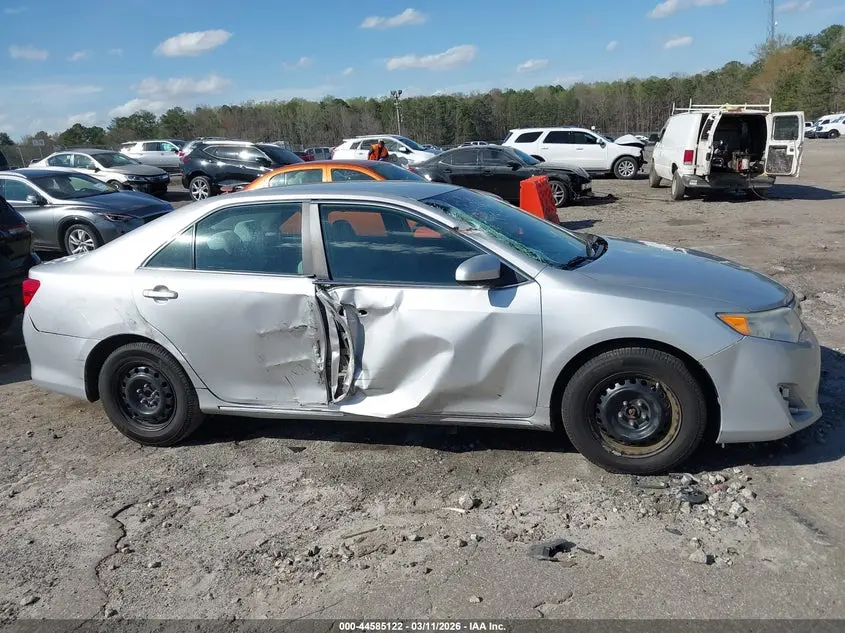2014 TOYOTA CAMRY LE