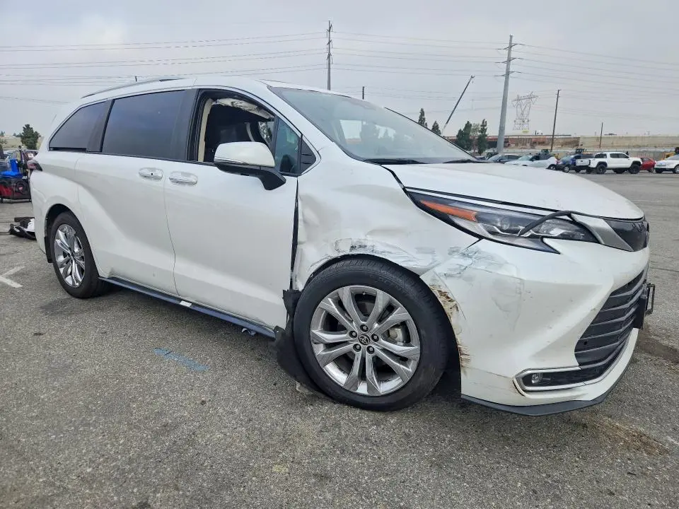 2023 TOYOTA SIENNA PLATINUM 7-PASSENGER  