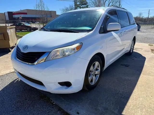 2012 TOYOTA SIENNA LE 8-PASSENGER  