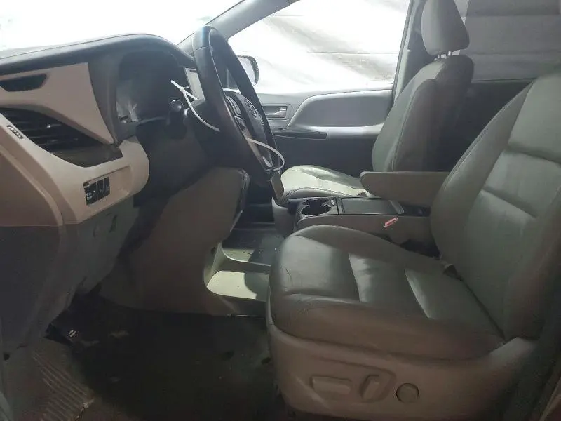 2015 TOYOTA SIENNA XLE  