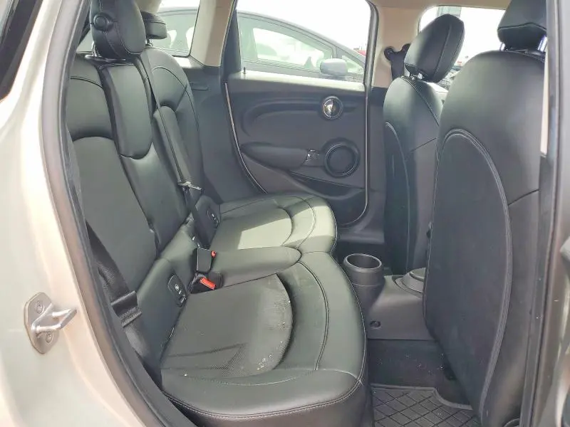 2018 MINI COOPER   