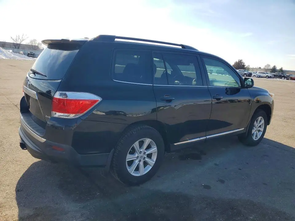 2011 TOYOTA HIGHLANDER SE  
