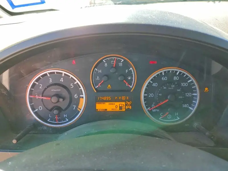 2015 NISSAN TITAN SV  