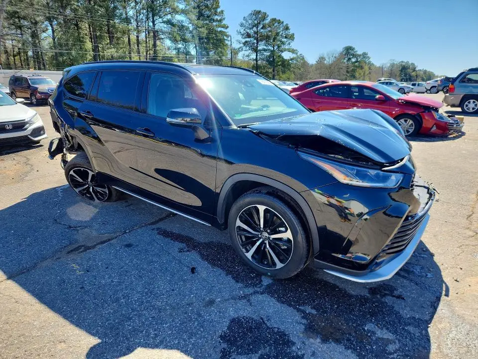 2022 TOYOTA HIGHLANDER XSE  