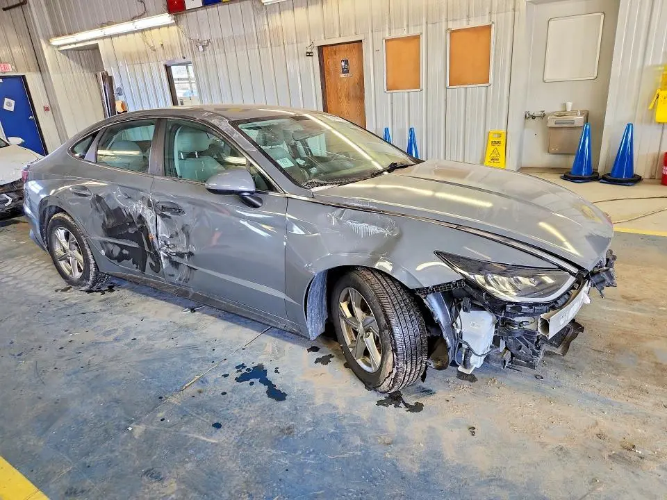 2022 HYUNDAI SONATA SE  