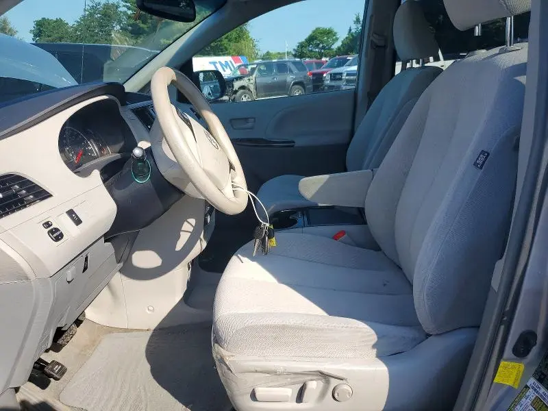 2012 TOYOTA SIENNA LE  
