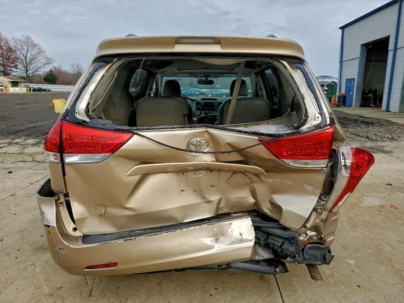 2014 TOYOTA SIENNA XLE  