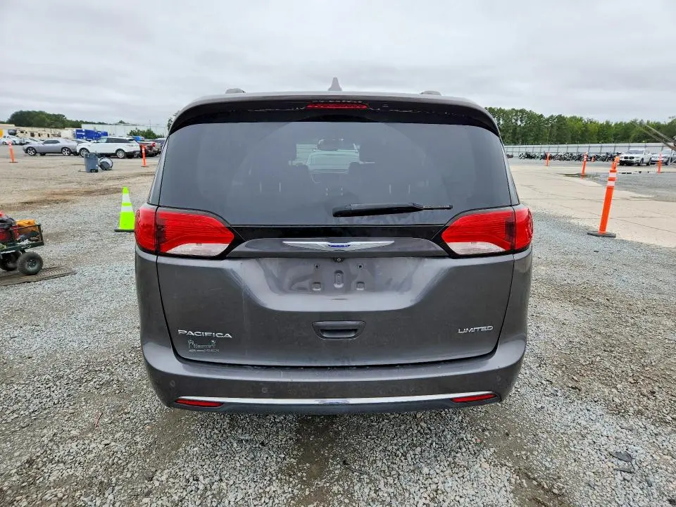2018 CHRYSLER PACIFICA LIMITED  