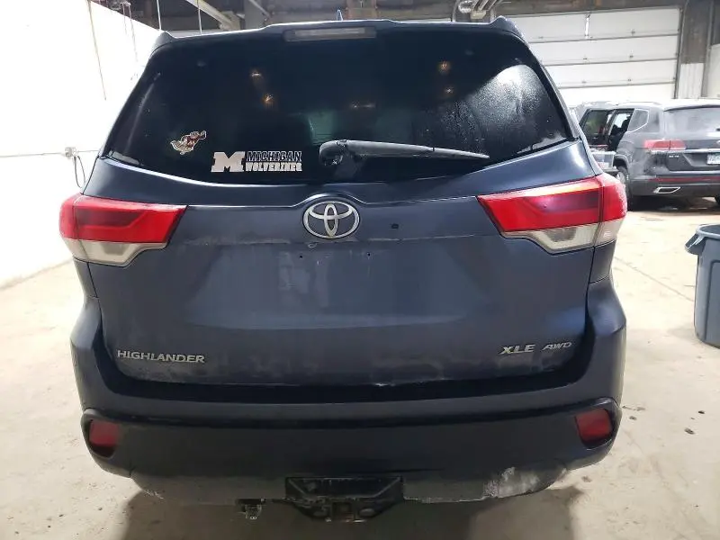 2017 TOYOTA HIGHLANDER SE  