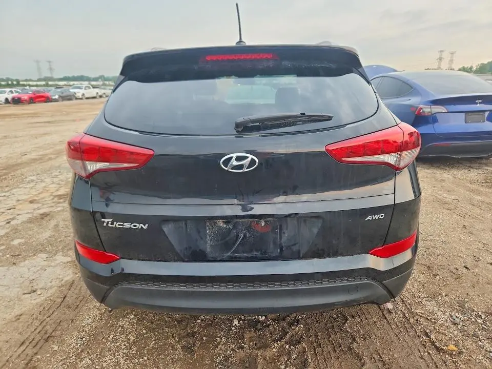 2016 HYUNDAI TUCSON SE  