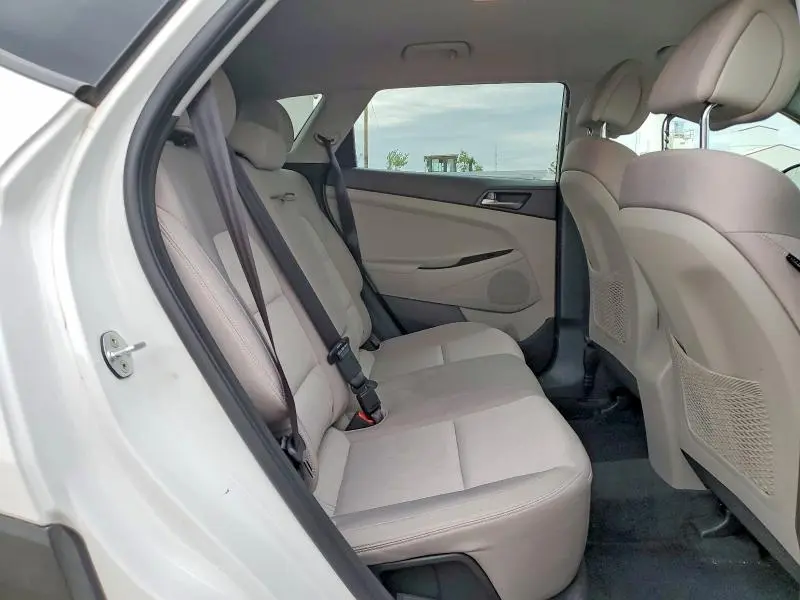 2016 HYUNDAI TUCSON SE  