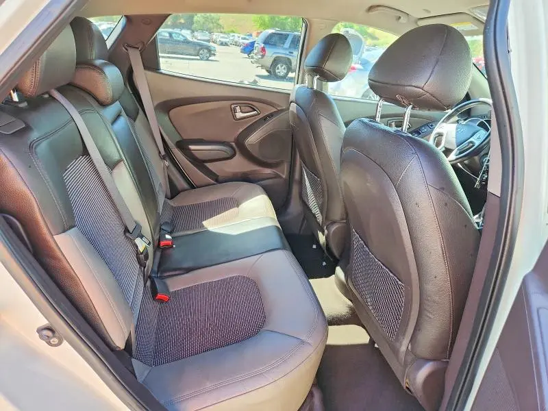 2011 HYUNDAI TUCSON GLS  
