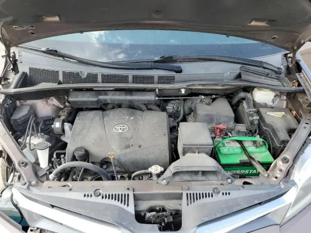 2019 TOYOTA SIENNA XLE  