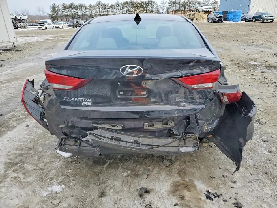 2018 HYUNDAI ELANTRA SE  