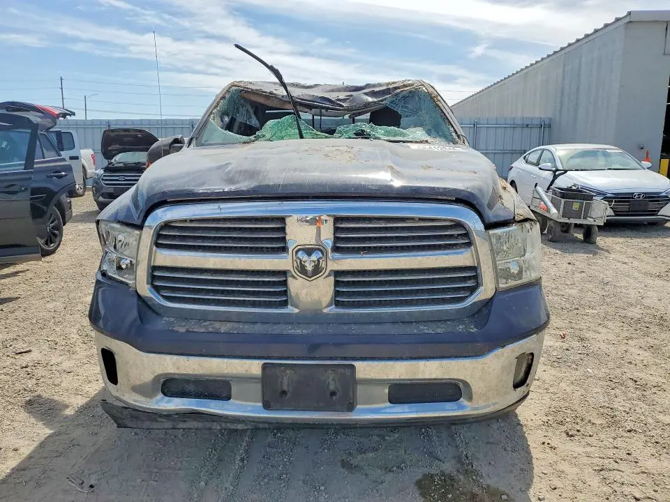 2016 RAM 1500 SLT  