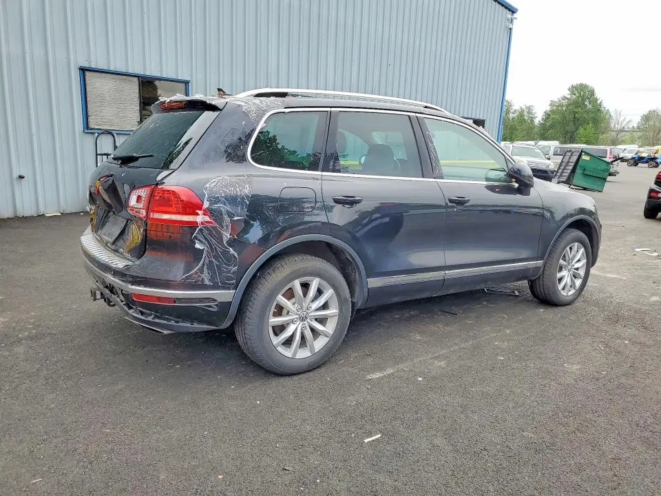 2016 VOLKSWAGEN TOUAREG SPORT  