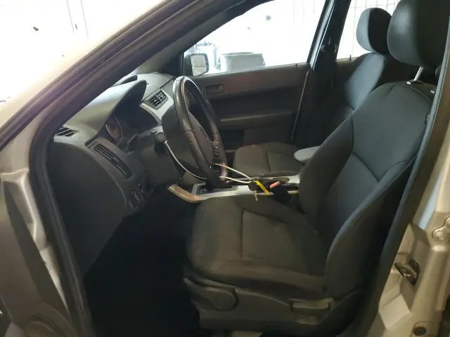2010 FORD FOCUS SE  