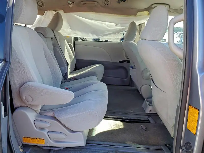 2011 TOYOTA SIENNA BASE  