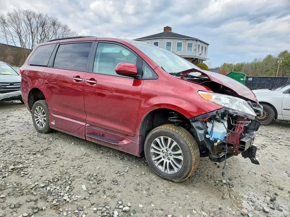 2020 TOYOTA SIENNA XLE 8-PASSENGER  