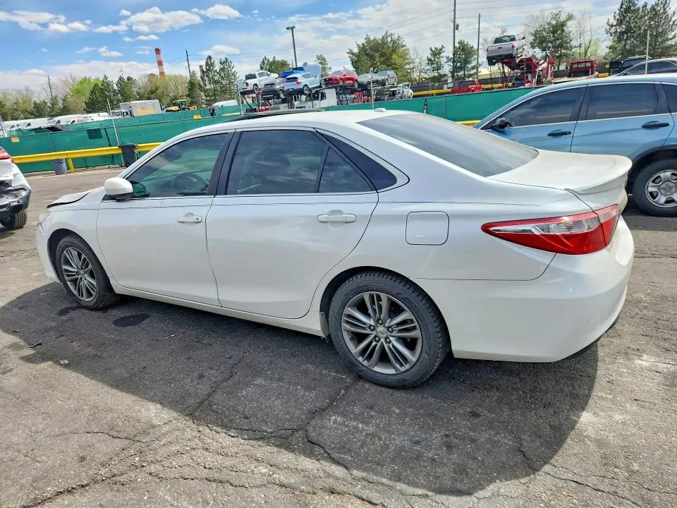 2015 TOYOTA CAMRY SE  