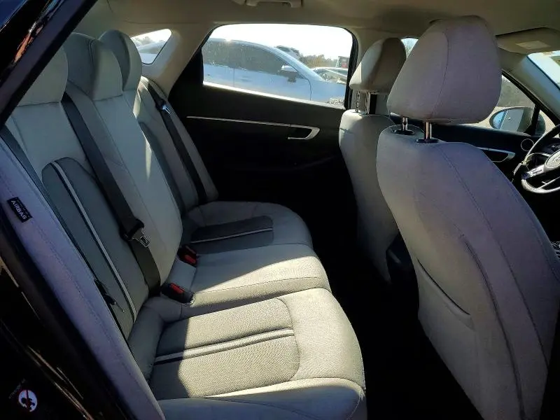 2022 HYUNDAI SONATA SE  