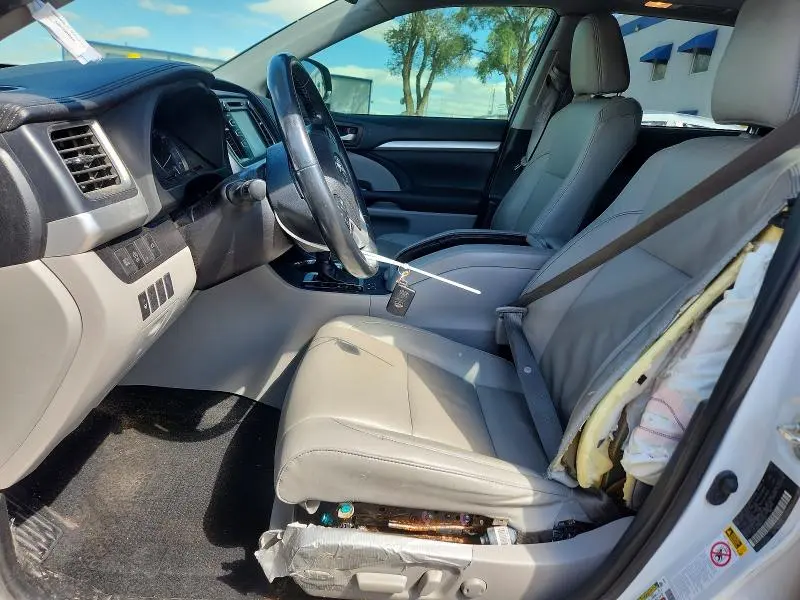 2019 TOYOTA HIGHLANDER XLE  