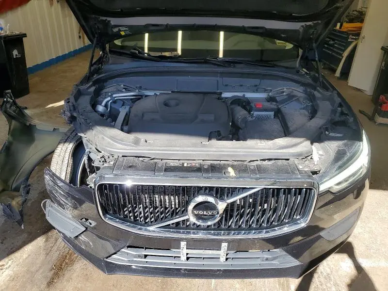 2020 VOLVO XC60 T6 MOMENTUM  