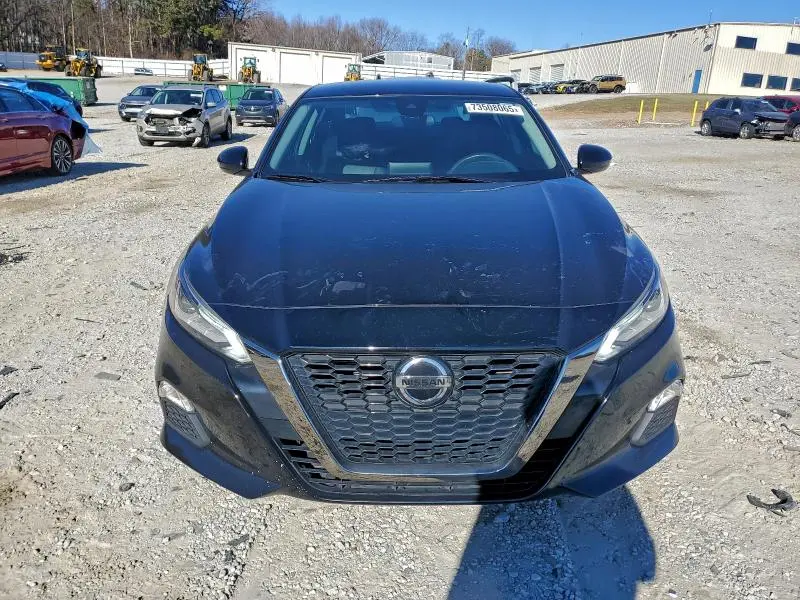 2022 NISSAN ALTIMA SR  