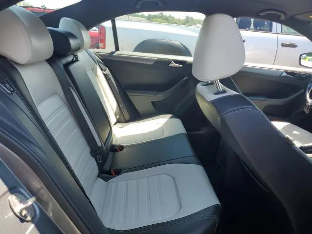 2016 VOLKSWAGEN JETTA SPORT  