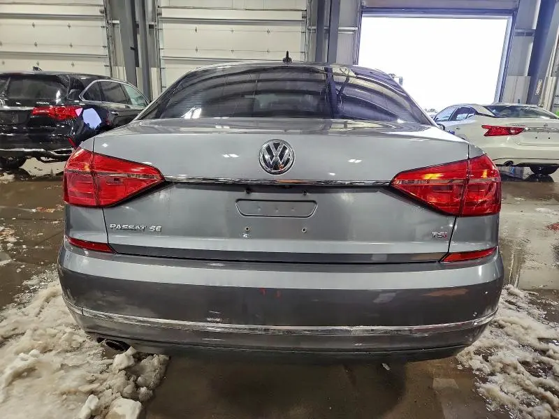 2016 VOLKSWAGEN PASSAT SE  