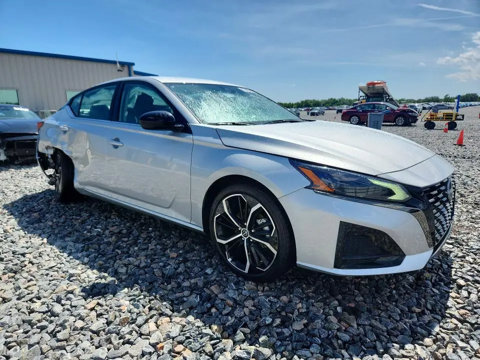 2025 NISSAN ALTIMA SR  