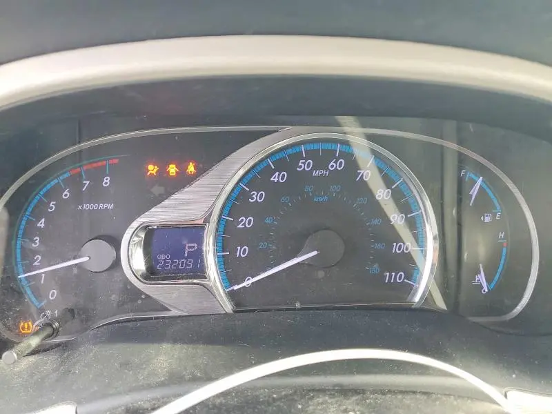 2013 TOYOTA SIENNA XLE 8-PASSENGER  