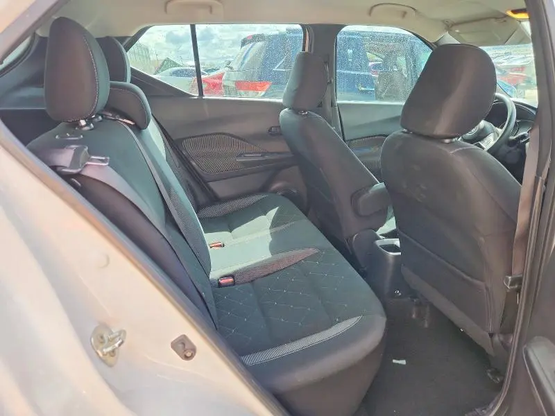 2019 NISSAN KICKS S  